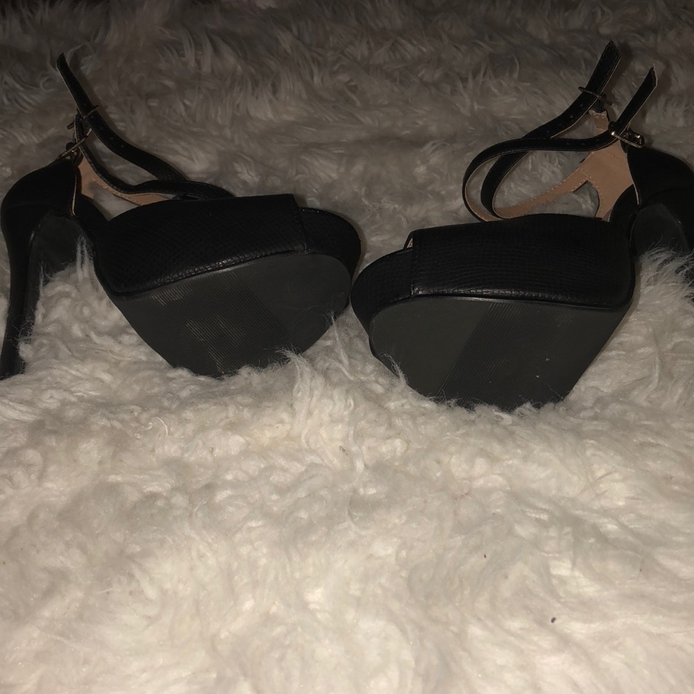 Black heels - Picture 3 of 3